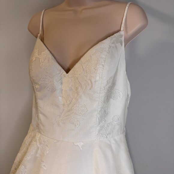 Jacquelin Exclusive Ivory Wedding Dress - Size 12 - Picture 3 of 15